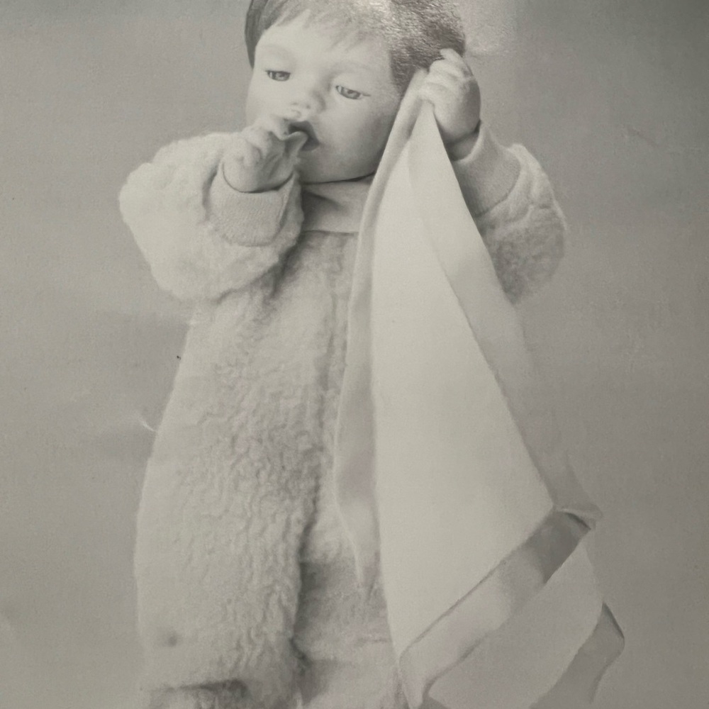 Charming Ashton-Drake porcelain doll. “Mommy I’m Sleepy” - Picture 7 of 7